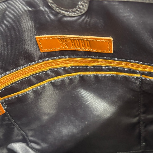 Hobo Elegant Silver Shoulder Bag Magnetic closure phone pocket short strap - Picture 2 of 8